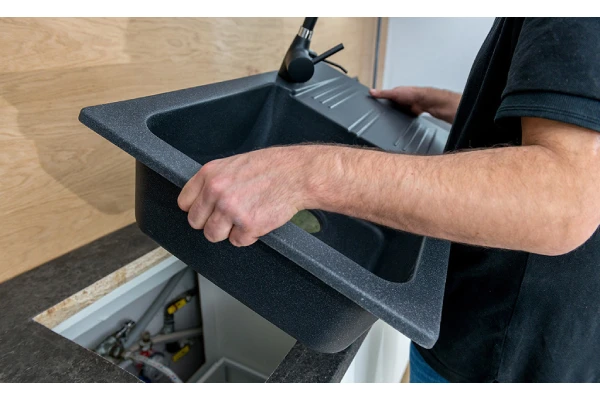 نصب شیر سینک گرانیتی